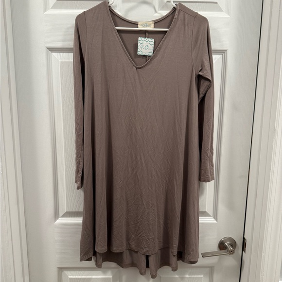24th & Ocean Dresses & Skirts - *4th & Ocean Women’s Grey/Taupe V-neck dress size small